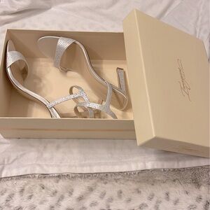 Brand new size 10 Vince Camuto heel